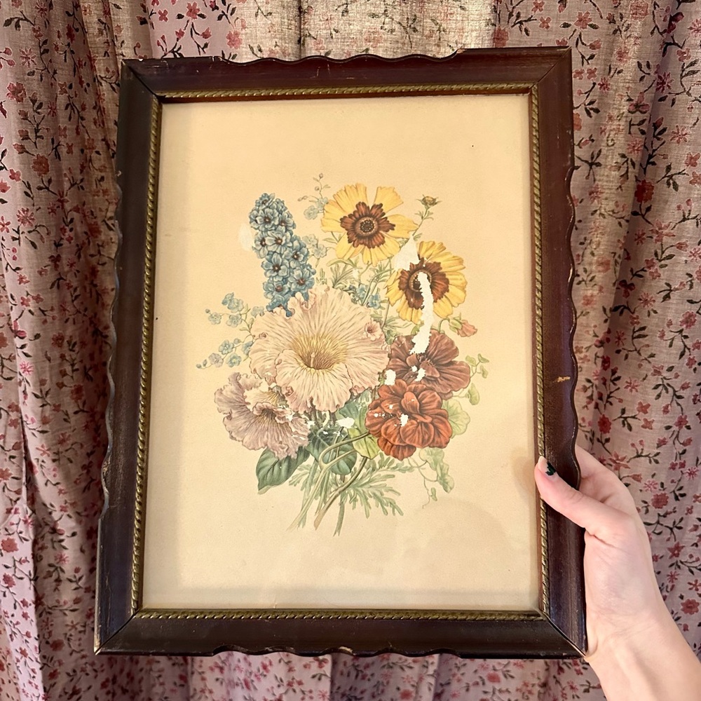 Vintage floral wall photo 🌼🪻